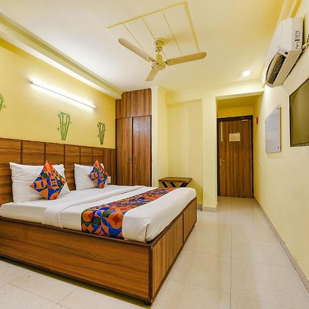 Fabhotel Ishtara Auberge - Nr Yashobhoomi Convention Centre Új-Delhi Kültér fotó