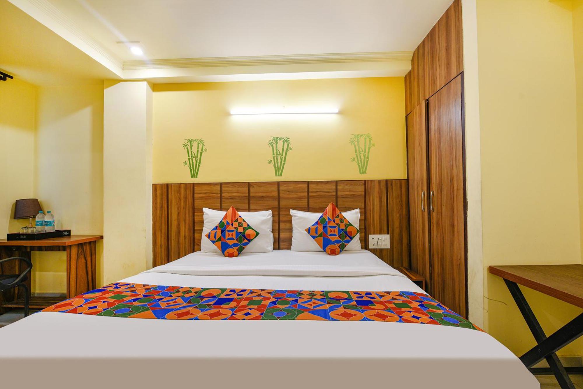 Fabhotel Ishtara Auberge - Nr Yashobhoomi Convention Centre Új-Delhi Kültér fotó