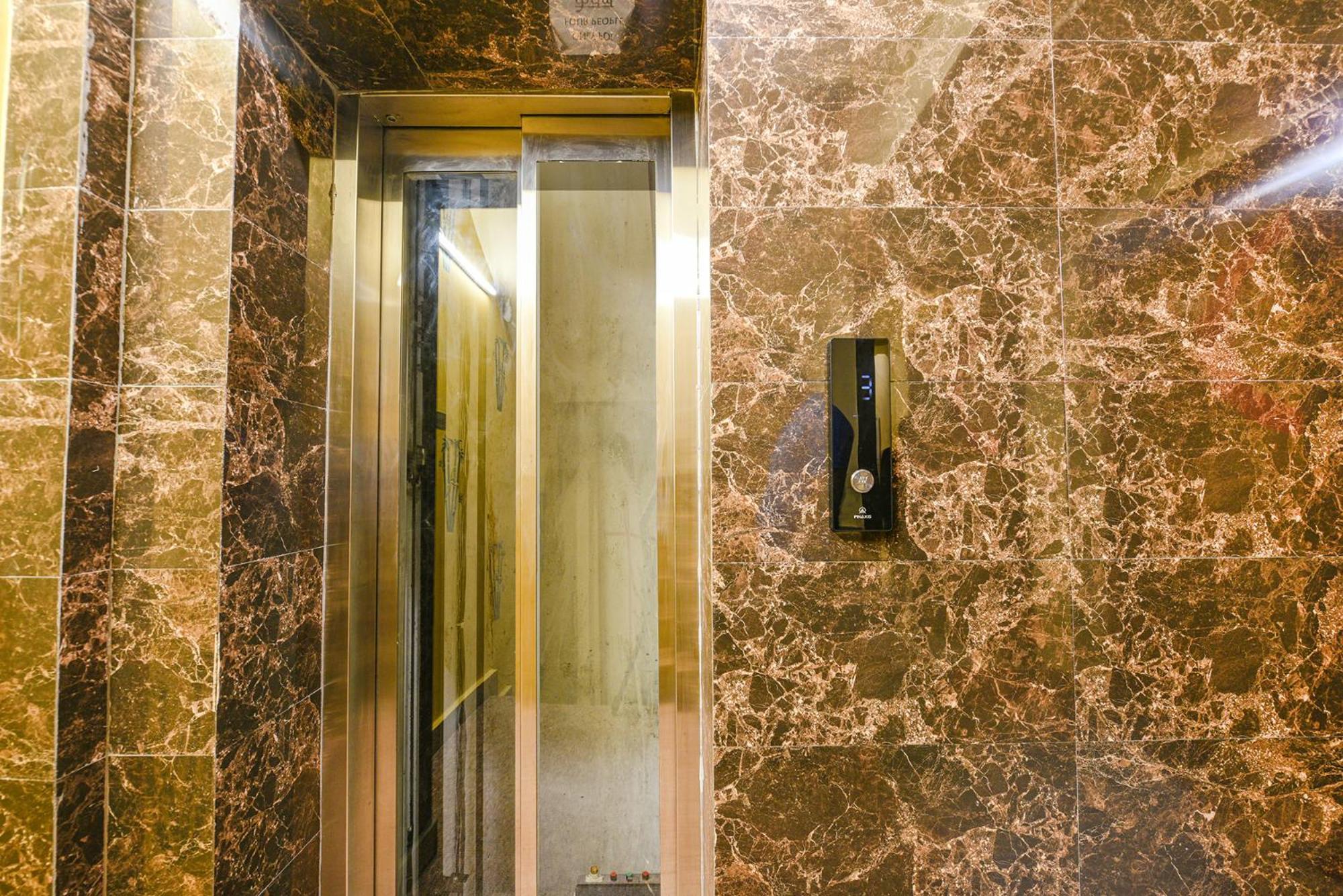 Fabhotel Ishtara Auberge - Nr Yashobhoomi Convention Centre Új-Delhi Kültér fotó